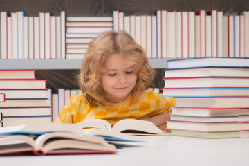 Aufkleber - Elementary schoolboy. Child reading book in a book store or school library.