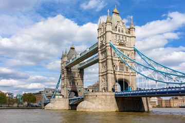 Canvas Print - Famous Tower bridge over Thames river, London, UK