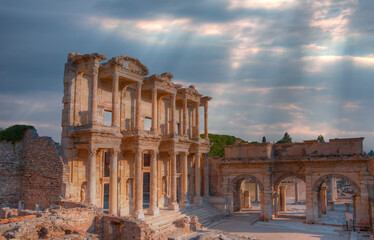 Wall Mural - Celsus Library in Ephesus at sunset - Selcuk, Turkey 