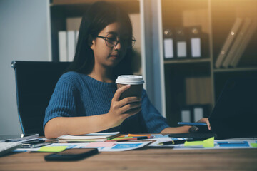 The designer team is designing the uxui system to make the uxui system work well on new phones and support system updates. Website development concept UI UX front end designer