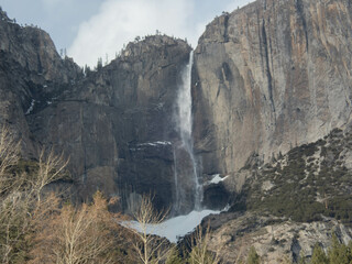 Wall Mural - Yosemite Falls in winter