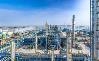 Canvas Print - Oil refinery, chemical plant industrial buildings and equipment