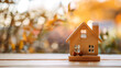 © maxidesign - 木製テーブルに置かれた新築住宅のミニチュア模型　不動産と建築コンセプト