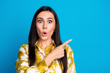 Poster - Photo of shocked elegant lovely woman wear stylish clothes presenting empty space poster isolated on blue color background