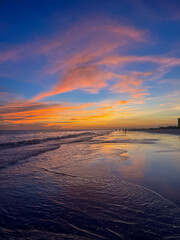 Wall Mural - ocean sunset on the beach in florida with colorful skies.