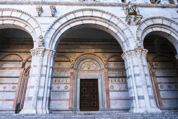 Canvas Print - Entrance and facade of Cathedral of Saint Martin, Lucca, Tuscany, Italy