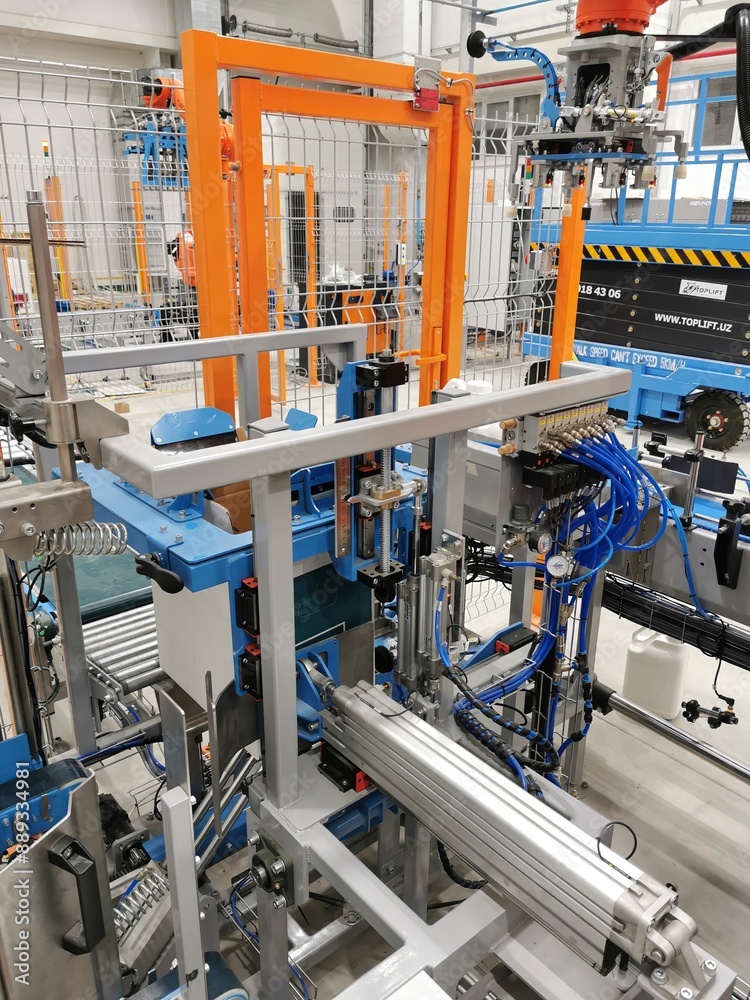 Photo Stock Robot palletizer orange KUKA robot kr180 stacks boxes on a ...