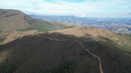 Wall Mural - Serra Do Papagaio Paisagem Parque Estadual Corrida De Trilha Ultramaratona Minas Gerais Natureza Montanhas Aventura Trilhas Florestas Escarpas Picos Mirantes Desafios Atletas Endurance Caminhadas