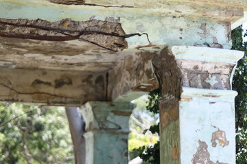 Poster - A close-up view of a building's exterior wall with peeling paint, perfect for depicting neglect or urban decay.