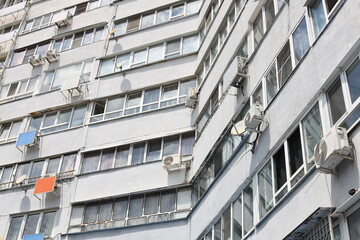 Poster - A large building with multiple air conditioners installed on its exterior walls.