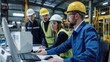 © ismel leal - Grupo de ingenieros revisando, analizando proyectos industriales. Concepto de productividad y trabajo en grupo en la industria.