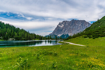 Panoramic mountain tour in Ehrwald via the Tajatorl to the Drachensee and Seebensee lakes