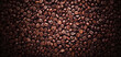 © Marek - Fotorrealista de alta resolución de fondo de granos de café, vista superior, color marrón oscuro, iluminación natural detallada y fina, ultra alta definición