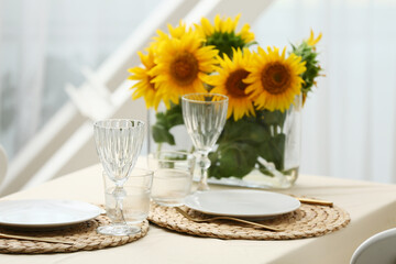 Wall Mural - Bouquet of sunflowers on served dining table in room. Closeup