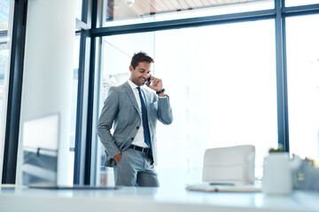 Aufkleber - Consulting, phone call and smile with financial advisor man in office for communication or trading. Communication, investment and portfolio management with happy broker in professional workplace