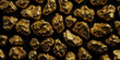 © StockFabi - Verschiedene Goldnuggets, die auf einem schwarzen Hintergrund liegen und ihre einzigartigen Formen und den charakteristischen Glanz des Edelmetalls präsentieren