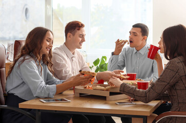 Canvas Print - Group of young colleagues eating pizza at office party