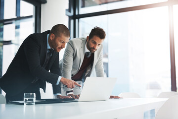 Aufkleber - Businessmen, laptop and pointing for problem solving in office, accounting agency and teamwork for project. Support, collaboration and mentorship with internship, talking and planning for finance