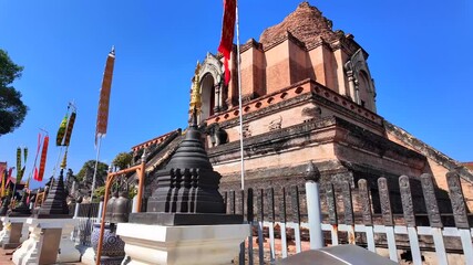 Wall Mural - Wat Chedi Luang is a Buddhist temple in the historic center of Chiang Mai, Thailand.