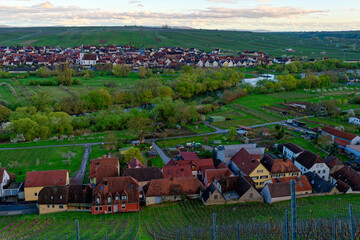 Wall Mural - Sonnenuntergang über den Weinbergen an der Vogelsburg und der Volkacher Mainschleife mit den  Weinorten Escherndorf und Nordheim am Main, Landkreis Kitzingen, Unterfanken, Bayern, Deutschland.