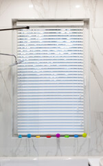 Aufkleber - White faux wood blinds close up in bathroom