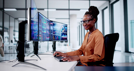 Fototapete - KPI Business Analytics Data Dashboard. Analyst Using Computer