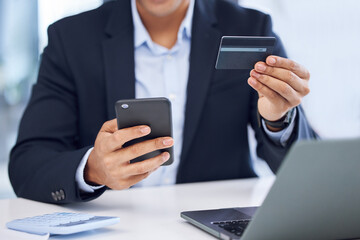 Poster - Credit card, business and hands of person at desk with smartphone for internet banking, ecommerce or payment in office. Technology, finance and employee for purchase, mobile app or online shopping
