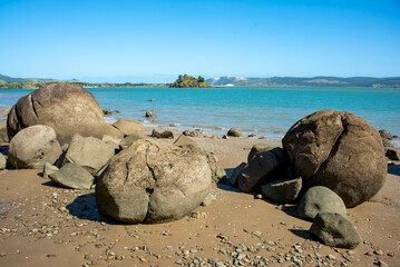 Wall Mural - Koutu Boulders in Northland - New Zealand