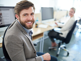 Aufkleber - Man, portrait and employee at realtor agency, confident coworking space and computer for listing. Male person, professional and proud of job opportunity, real estate agent and office for planning