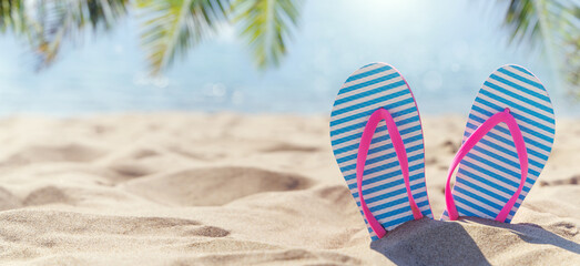 Poster - Flip flops on the sea beach