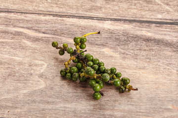 Poster - Green pepper corn heap isolated