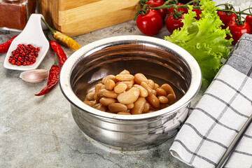 Canvas Print - White canned beans in the bowl