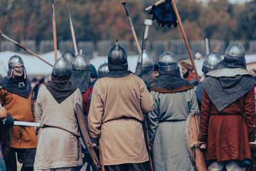 Canvas Print - Knights in armor with weapons at war