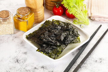 Wall Mural - Korean cuisine - Nori chips in the bowl