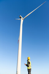 Aufkleber - Engineer with digital tablet controls wind turbines