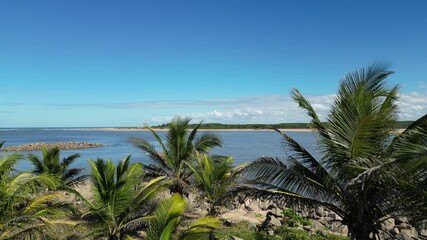 Wall Mural - Imagem aérea de uma dia ensolarado na praia de Itaúnas no litoral do estado do Espírito Santo, na região tropical do Brazil. Com pessoas e crianças brincando na areia, restante na beira da praia.