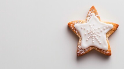 Canvas Print - Closeup of a single star-shaped Christmas cookie with white icing and a sprinkle of powdered sugar, on a plain white background 