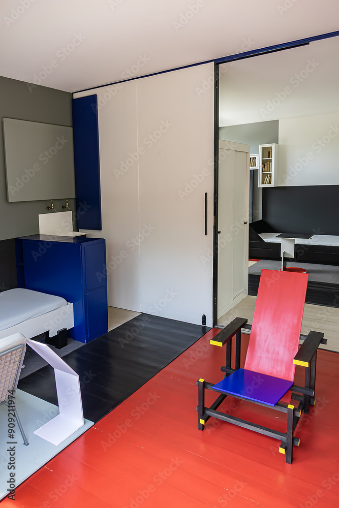 Interior of Rietveld Schroder House (1925): historic home architecture ...