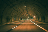 Najdłuższy tunel pozamiejski w Polsce drążony w skale.