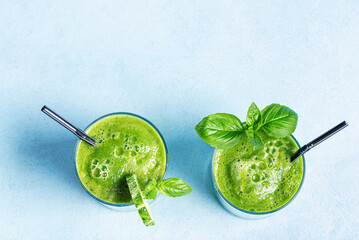 Canvas Print - Detox green smoothie in glasses