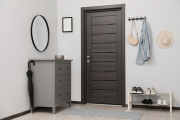 Canvas Print - Chest of drawers, mirror and shoe storage bench in hallway. Interior design