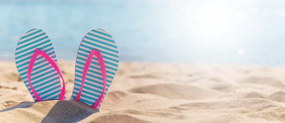 Poster - Flip flops on the sea beach