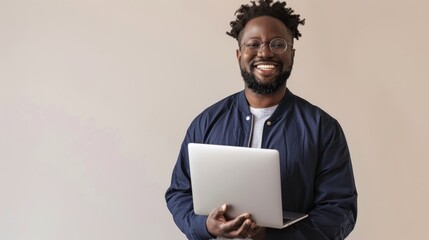 Poster - The smiling man with laptop