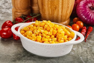 Sweet canned ripe corn grain