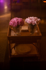 pink roses in vase, pink roses in a glass, bouquet on the table, bouquet of roses, bouquet of pink roses, decoration with flowers, table with flower arrangement, table with flowers
