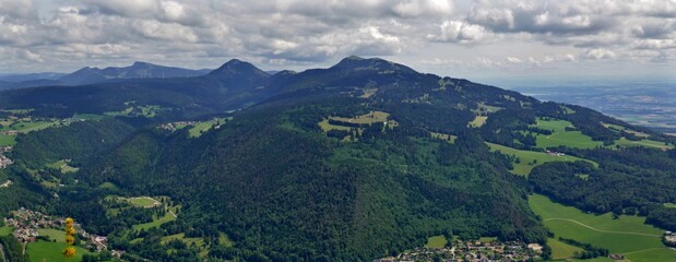 Wall Mural -  Haute-Chaîne du Jura entre la France et la Suisse.