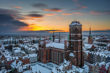 Wall Mural - Sunrise in the historic center of Gdansk in winter, Poland.