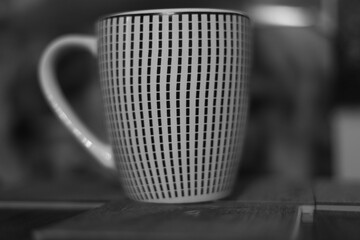 12oz large ceramic coffee mug in Black and White