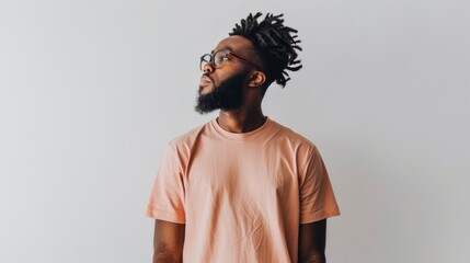 Poster - A man with a beard and glasses is wearing a pink shirt and looking up