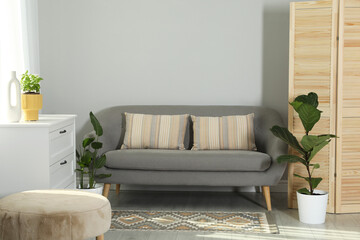 Sticker - Wooden folding screen, sofa and houseplants in living room